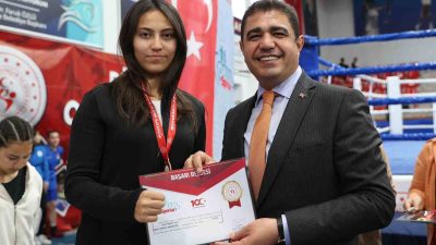 DÜZCE’NİN EV SAHİPLİĞİNDE GERÇEKLEŞTİRİLEN 59 İLDEN 500 SPORCUNUN KATILDIĞI OKUL