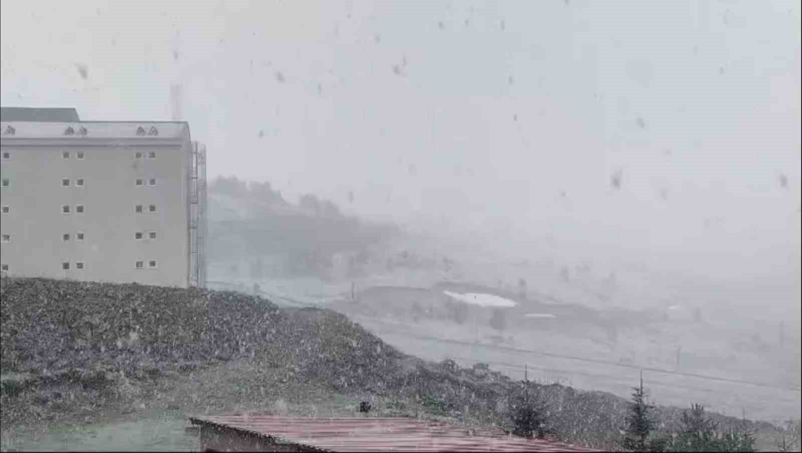 Bolu’da mayıs ayında kar sürprizi