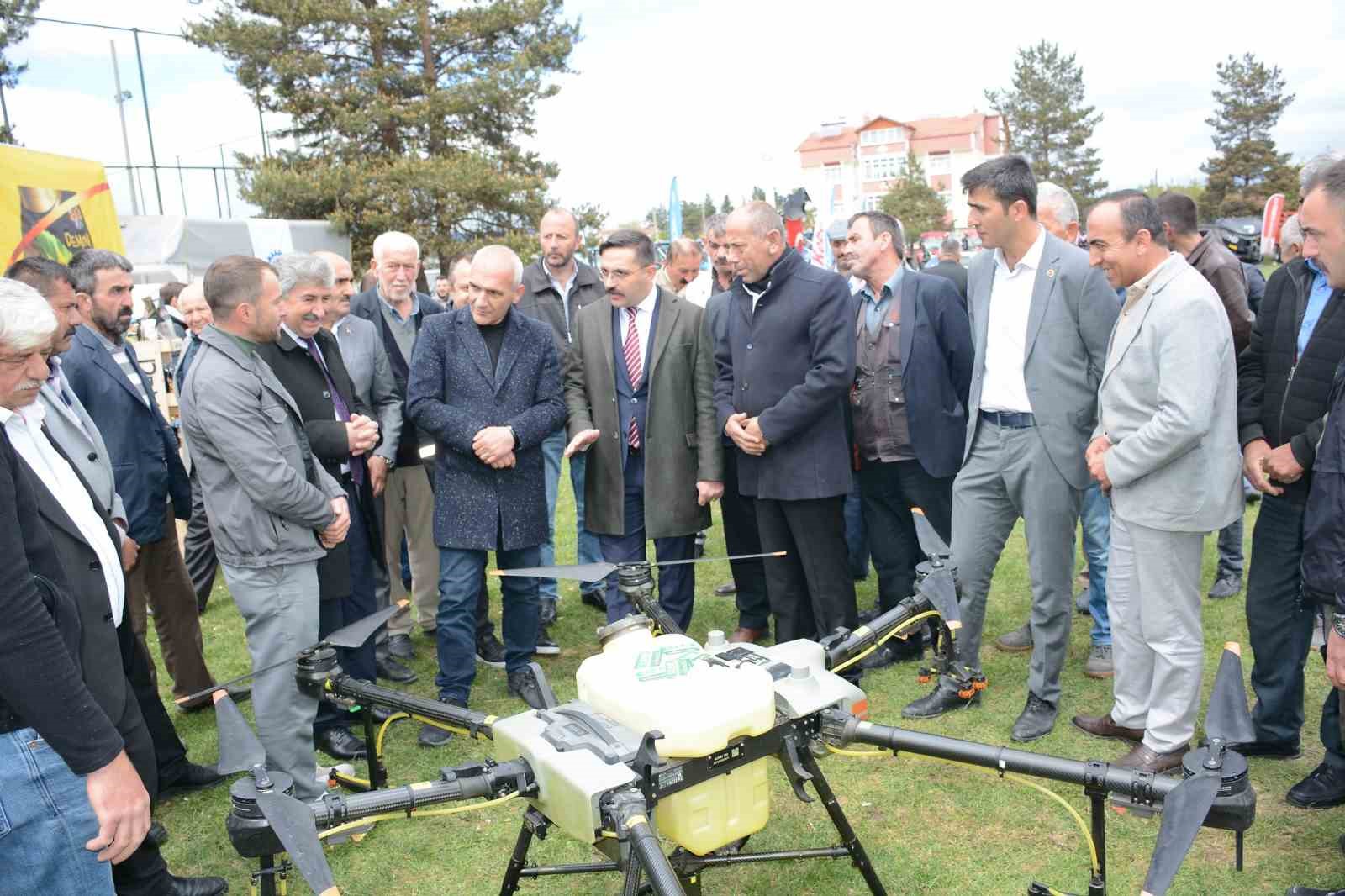 Çiftçiler Günü’nde düzenlenen tarım fuarına yoğun ilgi