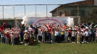 BOZÜYÜK HALİME HATUN ANAOKULU TARAFINDAN HAZIRLANAN 'ÇOCUK ŞENLİĞİ' ETKİNLİĞİNDE, ÖĞRENCİLER