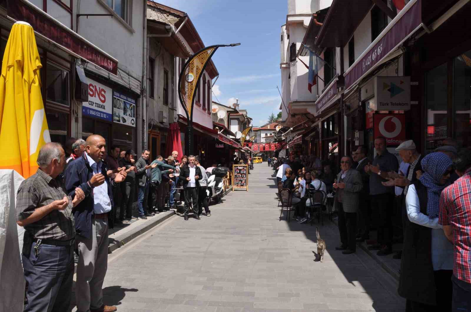 Cuma  günleri yapılan esnaf duasına 2’nci sınıf öğrencileri de katıldı