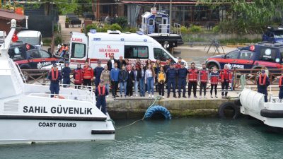 DÜZCE’DE SAHİL GÜVENLİK VE SAĞLIK EKİPLERİNİN KATILIMIYLA TIBBİ TAHLİYE EĞİTİMİ