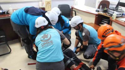 DÜZCE VALİLİĞİNDE SENARYO GEREĞİ BEYKÖY BELDESİ MEVKİİNDE 6.1 BÜYÜKLÜĞÜNDE 20