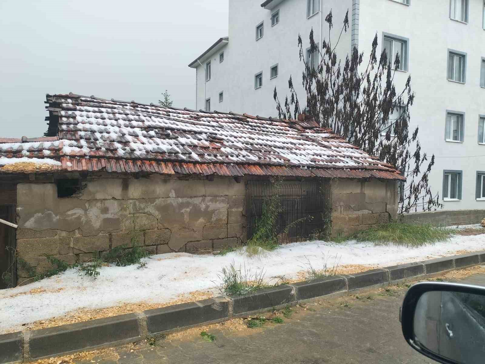 KASTAMONU’NUN DEVREKANİ İLÇESİNDE DOLU VE SAĞANAK YAĞIŞ ETKİLİ OLDU. DOLU