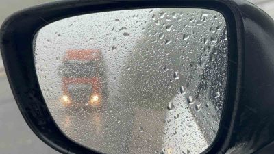 DÜZCE-AKÇAKOCA D-655 KARAYOLUNDA OLUŞAN YOĞUN SİS SEBEBİYLE GÖRÜŞ MESAFESİNİN YER