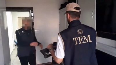 DÜZCE’DE EMNİYET EKİPLERİNCE DEAŞ OPERASYONU DÜZENLENDİ. OPERASYONDA 4 ŞÜPHELİ ŞAHIS