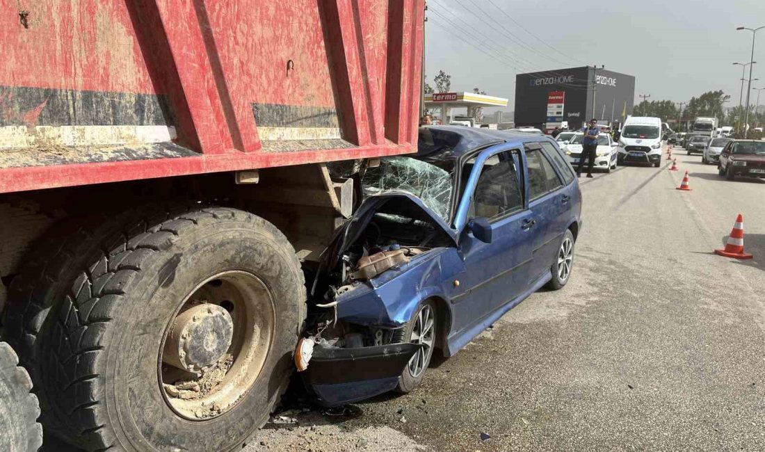 KASTAMONU’DA KAMYONA ÇARPAN OTOMOBİLDE