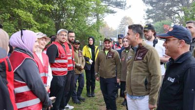 BİLECİK VALİSİ ŞEFİK AYGÖL, PAZARYERİ KÜÇÜKELMALI GÖLETİNDE KAMP YAPMAKTA OLAN