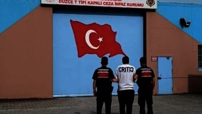 DÜZCE’DE HIRSIZLIK SUÇUNDAN ARANMA KAYDI BULUNAN VE 19 YIL 7