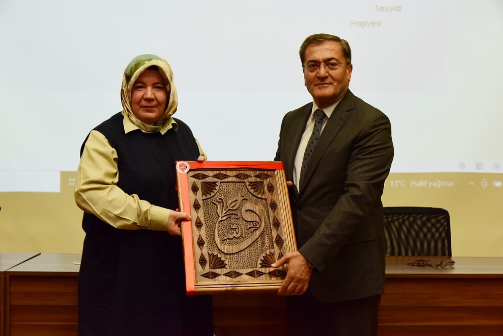 Kastamonu Üniversitesi’nde “Arap Dili Neye Yarar: Medrese’den Fakülteye Bir Muhasebe” isimli söyleşi gerçekleştirildi