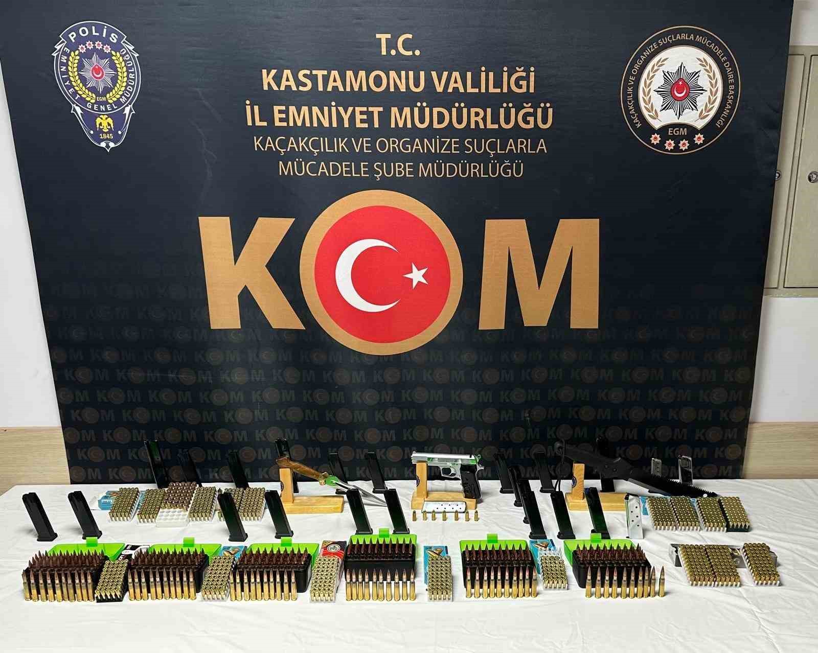 KASTAMONU'DA POLİS EKİPLERİ TARAFINDAN 16 ADRESE GERÇEKLEŞTİRİLEN OPERASYONDA 12 ŞAHIS