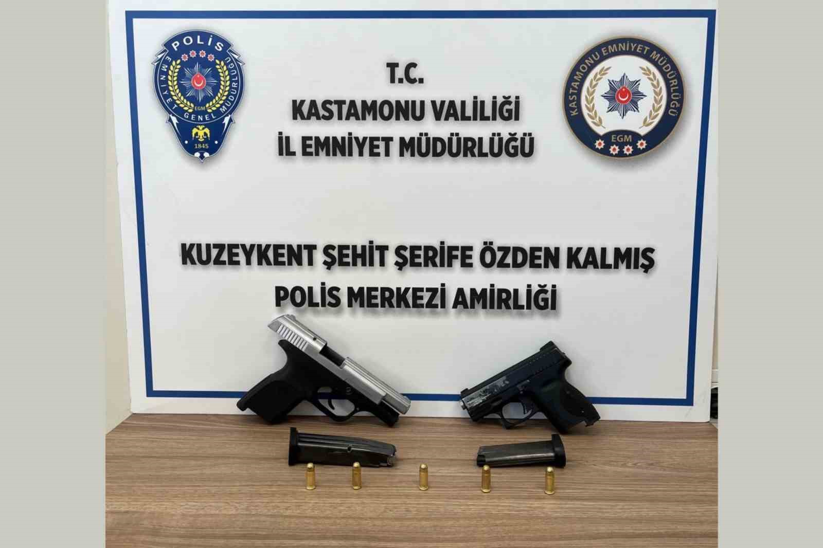 Kastamonu’da 2 adet ruhsatsız tabanca ele geçirildi.