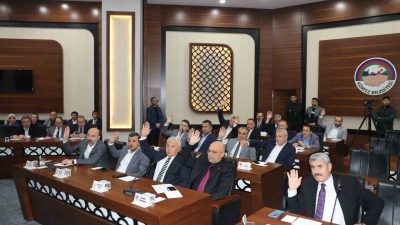 KÖRFEZ BELEDİYESİ'NİN MAYIS AYI MECLİS TOPLANTISINDA GERGİN ANLAR YAŞANDI. CHP'Lİ