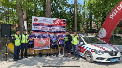 DÜZCE İL JANDARMA KOMUTANLIĞINA BAĞLI TRAFİK TİMLERİ LİSE ÖĞRENCİLERİNE HAYATLA