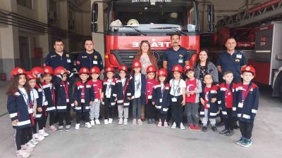 BOLU ŞERİFE BACI ANAOKULU ÖĞRENCİLERİ, İTFAİYE MÜDÜRLÜĞÜ’NÜ ZİYARET EDEREK İTFAİYECİLİĞİ