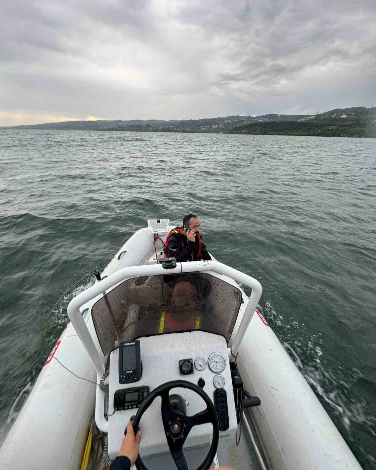 Sapanca Gölü’nde mahsur kalan 2 kişi AFAD ekiplerince kurtarıldı