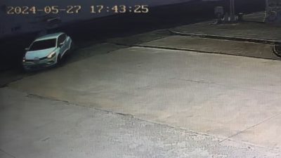 DÜZCE’DE SİTE İÇERİSİNE GİRMEK İSTEYEN OTOMOBİLE MOTOSİKLET ÇARPTI. KAZADA 1