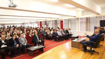 DÜZCE ÜNİVERSİTESİ REKTÖRÜ PROF. DR. NEDİM SÖZBİR, ÖĞRENCİLERLE BİR ARAYA