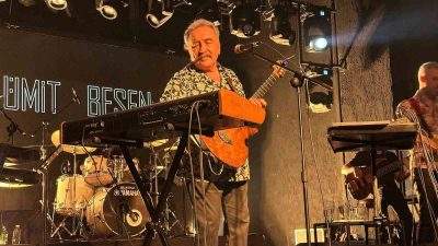 Ümit Besen kulakların pasını sildi KOCAELİ'DE SAHNE ALAN ÜNLÜ SANATÇI ÜMİT BESEN UNUTULMAZ ŞARKILARINI SESLENDİRDİ.