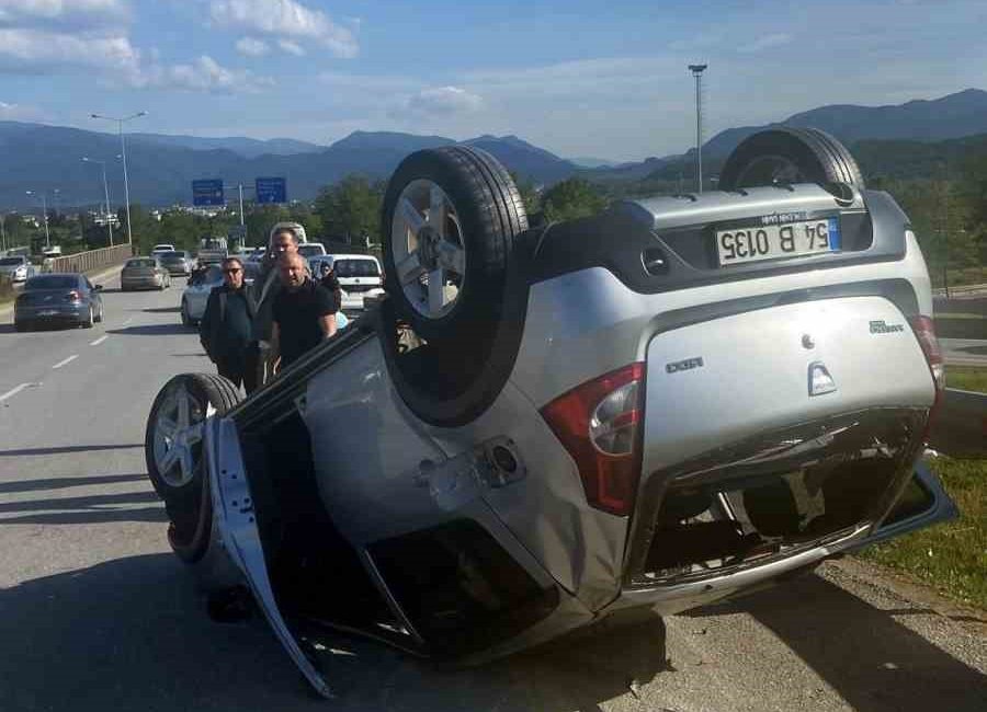 SAKARYA’NIN SERDİVAN İLÇESİNDE VİRAJDA