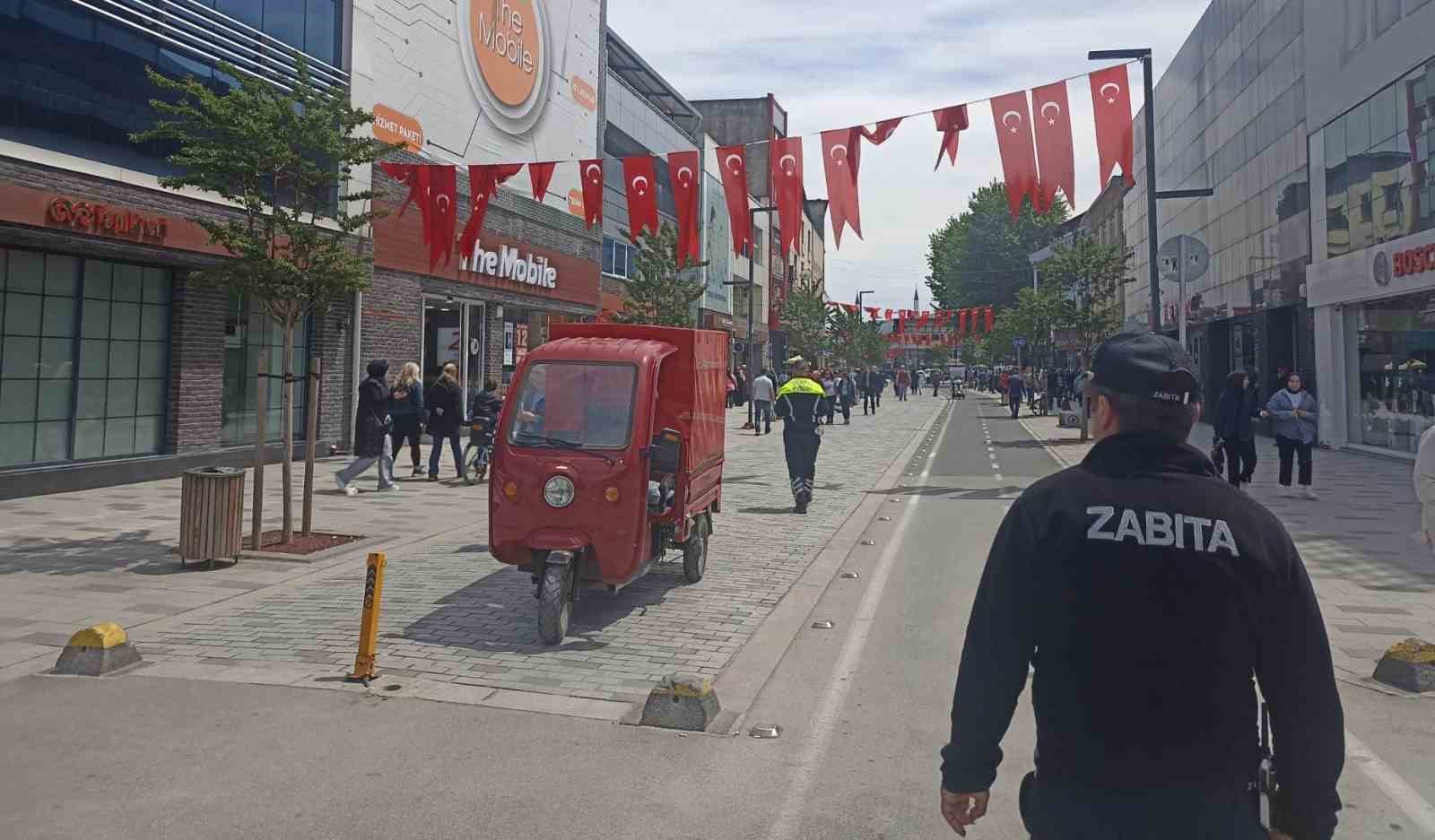 Zabıtadan yaya yollarında motosiklet denetimi