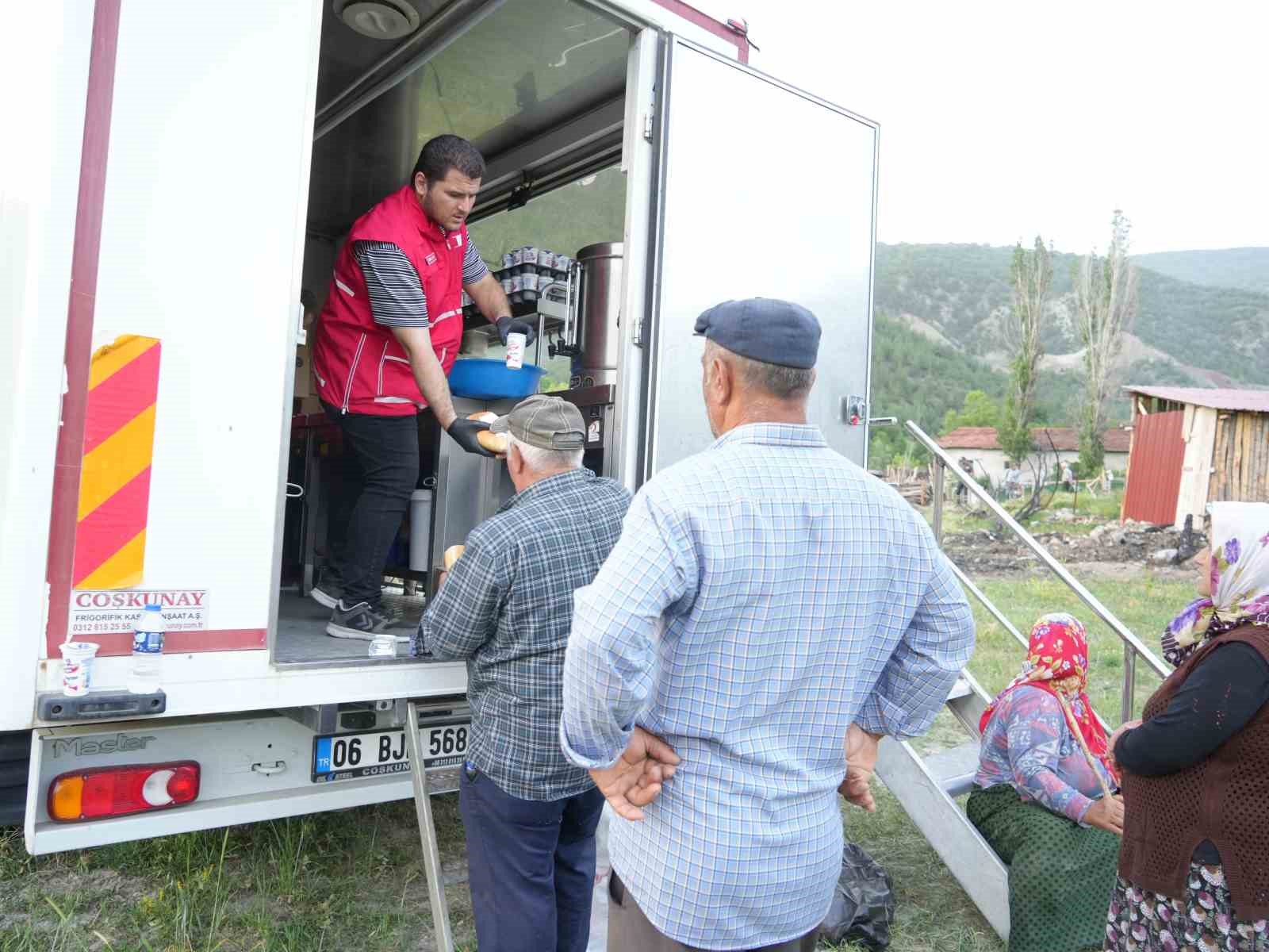 KASTAMONU'NUN ARAÇ İLÇESİNDE 12 EVİN YANGINDA KULLANILMAZ HALE GELDİĞİ KÖYDE