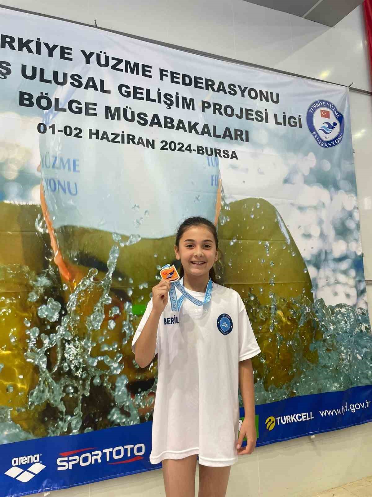 Başarılı yüzme sporcusu Türkiye 3’üncü oldu