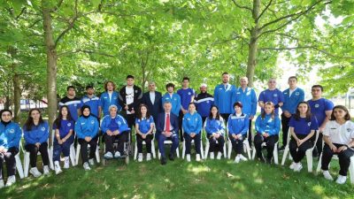 KAĞITSPORLU GENÇLERLE BİR ARAYA GELEN KOCAELİ BÜYÜKŞEHİR BELEDİYE BAŞKANI TAHİR