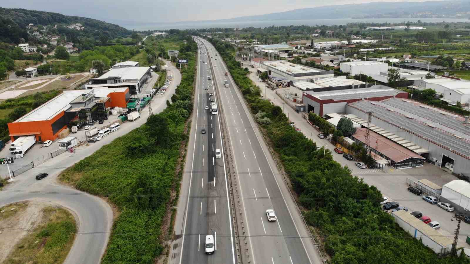 Bayram trafiğine yakalanmak istemeyenler Anadolu Otoyolu’nda akıcı yoğunluk oluşturdu