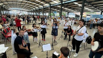 GÖLYAKA'DA TÜM OKULLARIN DÖNEM BOYUNCA YAPTIKLARI BİLİM EŞYALARI İLÇE MERKEZİNDE