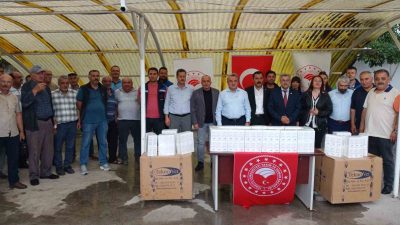 BOZÜYÜK'TE ARI ÜRETİCİLERİNE İLAÇ DAĞITIMI YAPILDI