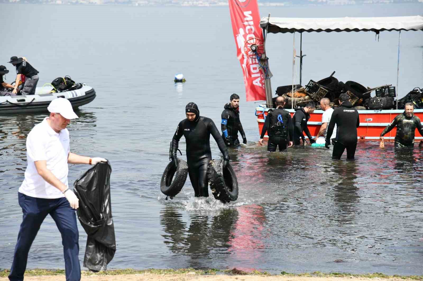 Denizden lastik de çıktı kamp sandalyesi de