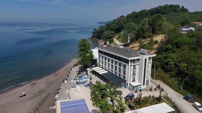 DÜZCE BELEDİYE BAŞKANI DR. FARUK ÖZLÜ, DENİZE SIFIR KONUMDAKİ AKÇAKOCA