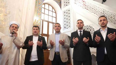 DÜZCE’DE, TÜRKİYE'DE OLDUĞU GİBİ KURBAN BAYRAMI NAMAZINDA CAMİLER DOLDU TAŞTI.