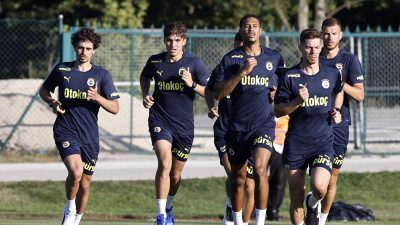 YENİ SEZON HAZIRLILARINI TOPUK YAYLASI'NDA SÜRDÜREN FENERBAHÇE, ÇALIŞMALARINI AKŞAM YAPTIĞI