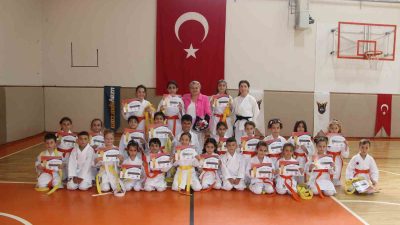 DÜZCE ATLETİK SPOR KULÜBÜ KARATE TAKIMI SPORCULARI KUŞAK TERFİ İMTİHANINDA