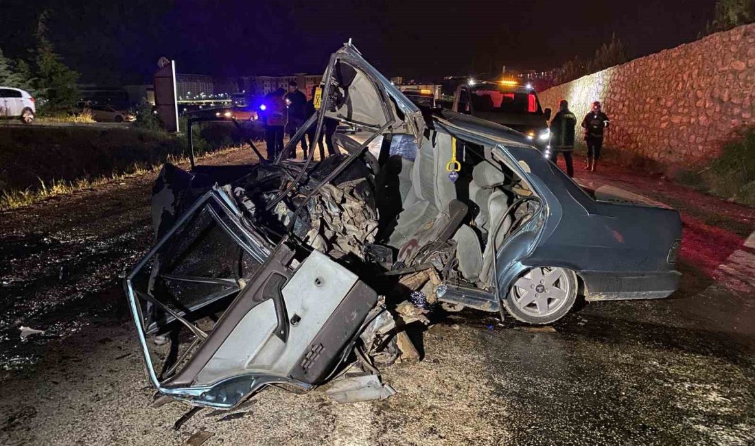 KASTAMONU’DA HAFİF TİCARİ ARAÇ İLE ÇARPIŞAN TOFAŞ MARKA OTOMOBİL KULLANILMAZ