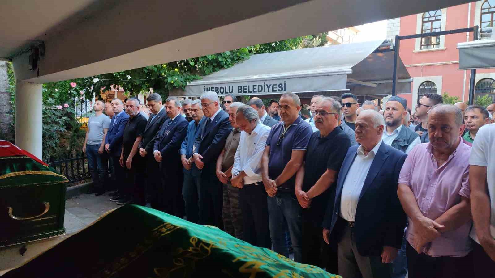 ANKARA’DA TEDAVİ GÖRDÜĞÜ SIRADA HAYATINI KAYBEDEN ŞENOL UZUNMEHMETOĞLU’NUN CENAZESİ, KASTAMONU’NUN