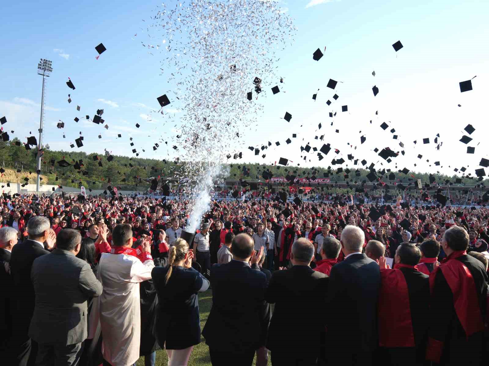 KASTAMONU ÜNİVERSİTESİ’NDEN 2023-2024 AKADEMİK YILINDA MEZUN OLAN 4 BİN 500