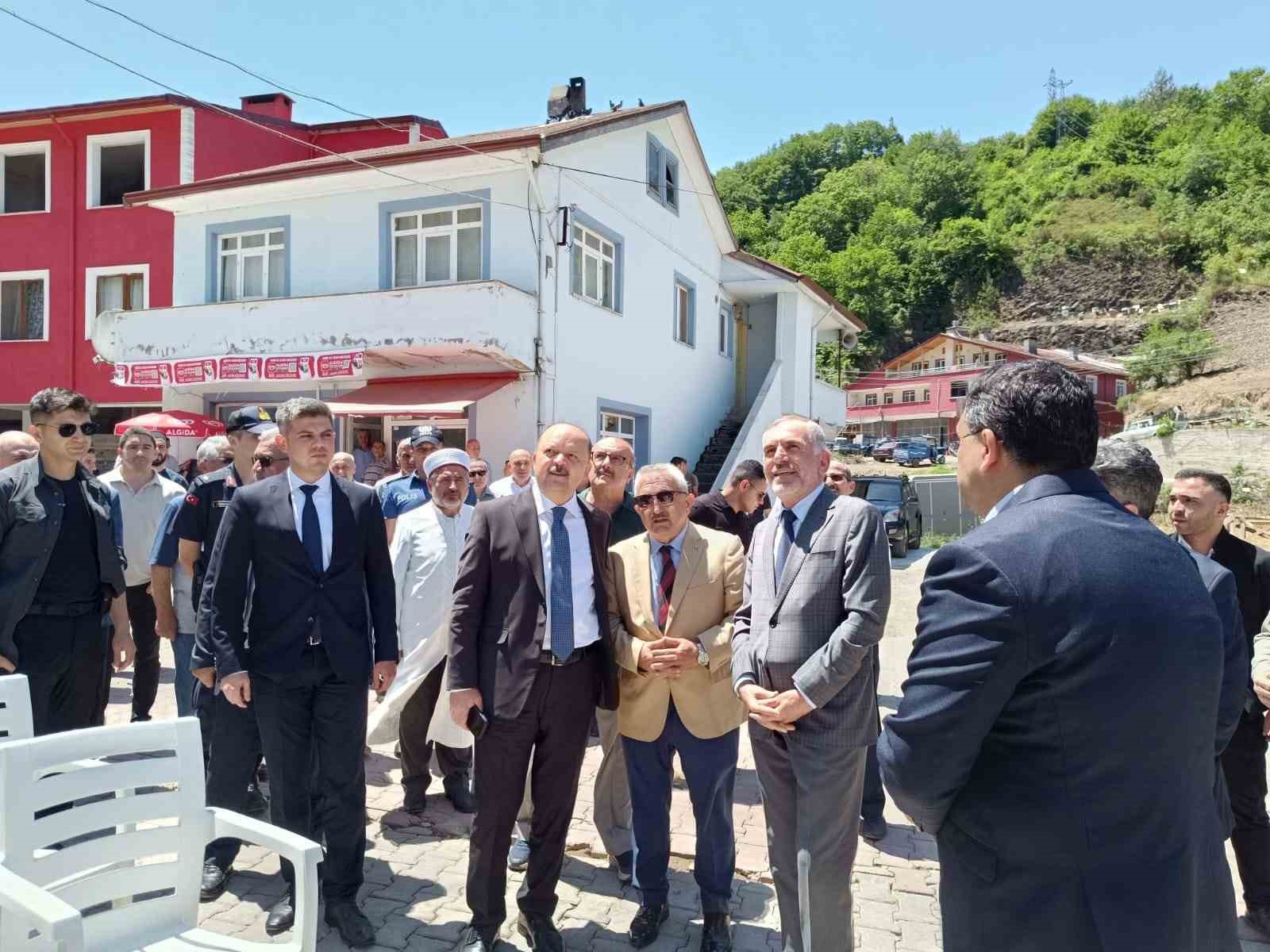 KASTAMONU'NUN DOĞANYURT İLÇESİNDE RESTORASYONU TAMAMLANAN CUMAYANI MERKEZ CAMİSİ, YOĞUN KATILIMLA