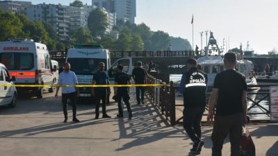 AKÇAKOCA’DA DENİZDEN BİR ERKEK CESEDİ ÇIKARTILDI. 55 YAŞLARINDA OLDUĞU BELİRTİLEN