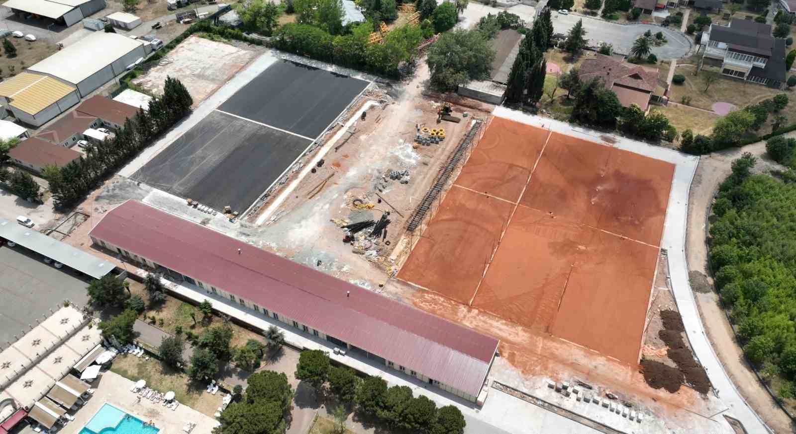 17 DÖNÜMLÜK ALANDA İNŞA ÇALIŞMALARI BAŞLAYAN KOCAELİ’NİN DÜNYA STANDARTLARINDAKİ TENİS