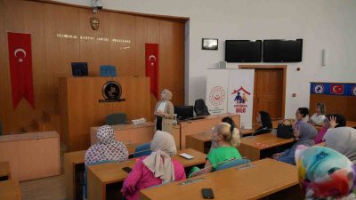 DÜZCE BELEDİYESİ, PERSONELLERİNE YÖNELİK HİZMET İÇİ EĞİTİM PROGRAMLARINI SÜRDÜRÜYOR.