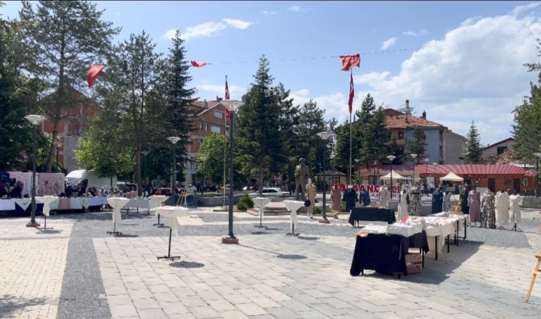 KASTAMONU’NUN İHSANGAZİ İLÇESİNDEKİ MESLEKİ KURSLARLARDA KURSİYERLER TARAFINDAN YAPILAN ÜRÜNLER AÇILAN