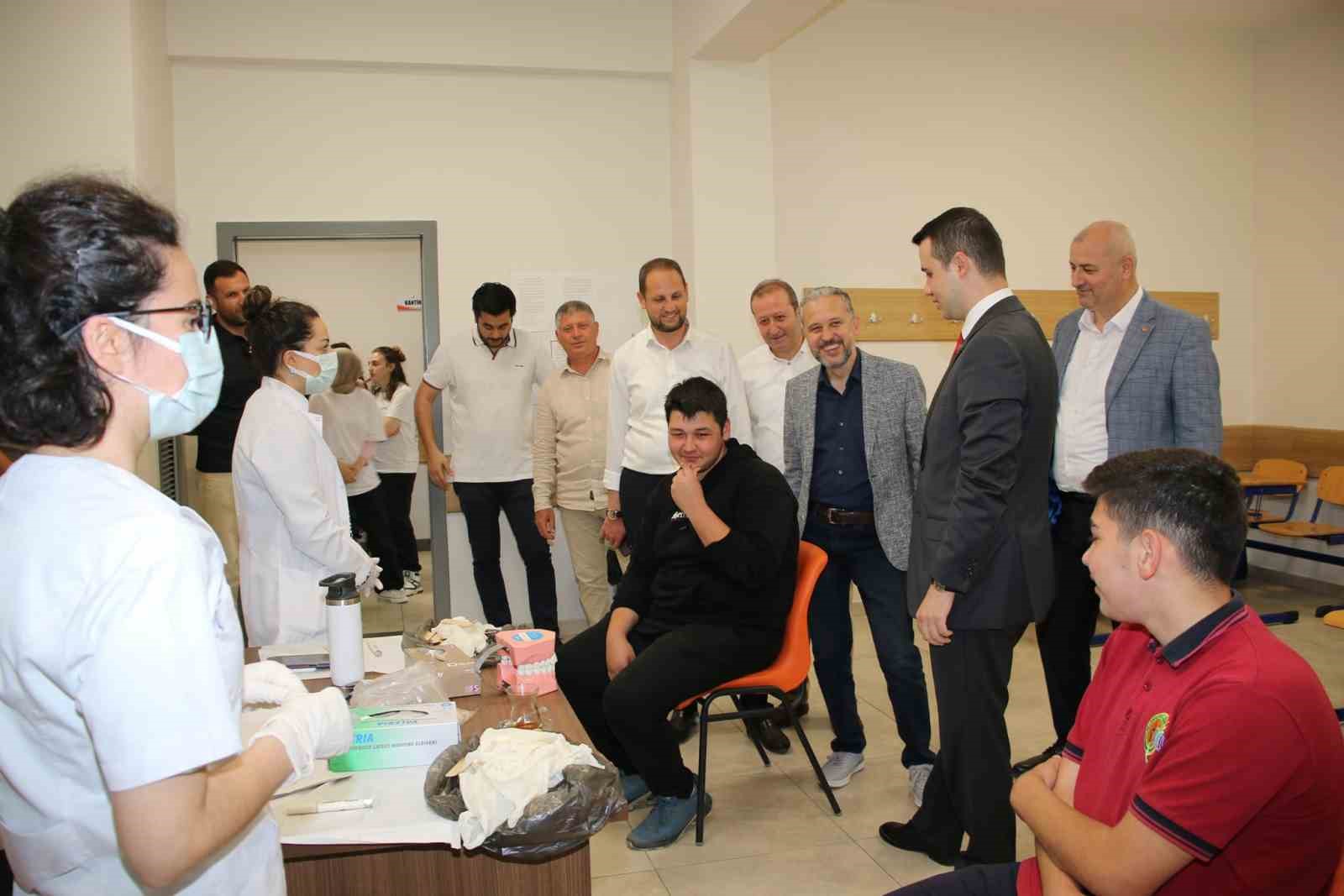 DÜZCE'DE DİŞ SAĞLIĞI TARAMA FAALİYETLERİ DEVAM EDİYOR.