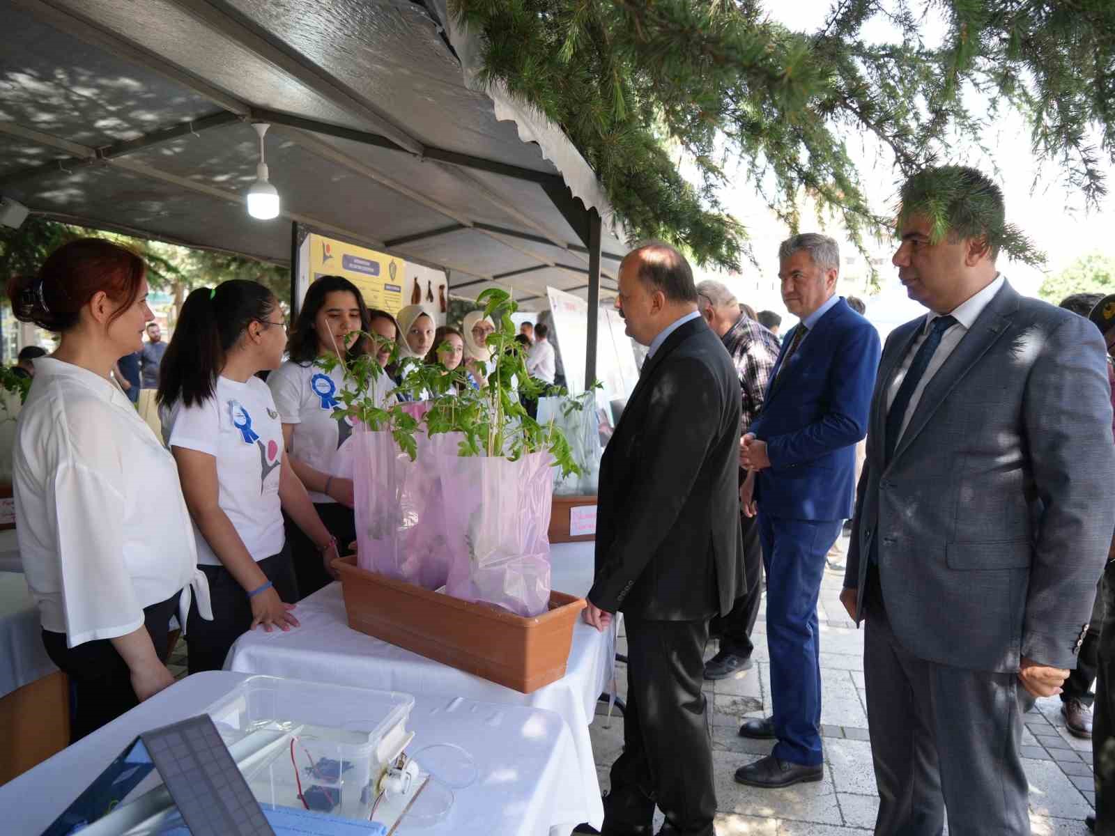 Öğrencilerin projeleri Bilim Festivali’nde sergilendi