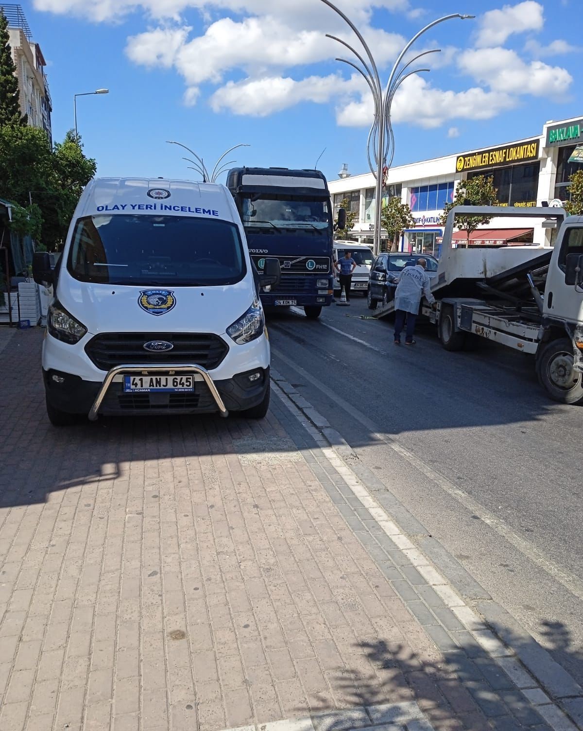 Okul müdür yardımcısı silahla vurularak öldürüldü