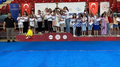 DÜZCE'DE OKUL SPORLARI MİNİKLER SATRANÇ ŞAMPİYONASI 400 SPORCUNUN KATILIMI İLE