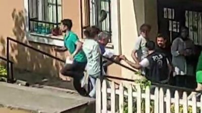 KOCAELİ'DE KAPILARIN KAPANMASINA SANİYELER KALA GELEN BİR GENÇ, YANLIŞ OKULA