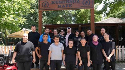 ÜNLÜ TELEVİZYON PROGRAMCISI İKBAL GÜRPINAR YILLARDIR MÜDAVİMİ OLDUĞU DÜZCE’DE İKİ